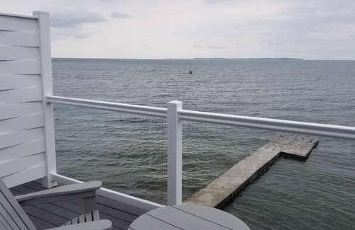 Put-in-Bay Condo | Spacious Waterfront Condo on Pib with Lake View & Pool