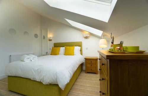 Lyme Regis Hotel | Inviting Largigi: Free Parking Near Beach & Town Center