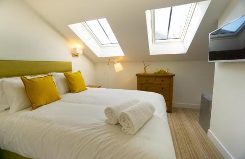 Lyme Regis Hotel | Inviting Largigi: Free Parking Near Beach & Town Center