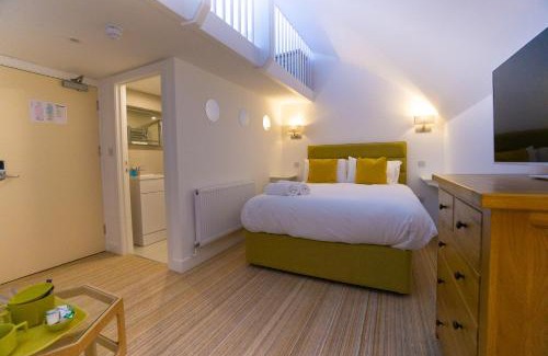 Lyme Regis Hotel | Inviting Largigi: Free Parking Near Beach & Town Center