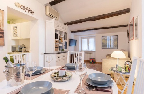 Rione XI Sant'Angelo Apartment | Discover Largo Argentina: Apt for 6 with Inviting Terrace