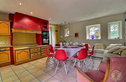 Javene House | Relax at Lariboisière - JAVENE: Pool, Spa & Family-Friendly