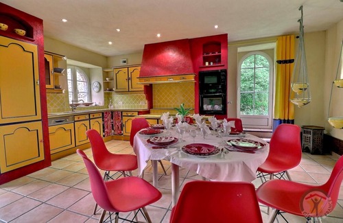 Javene House | Relax at Lariboisière - JAVENE: Pool, Spa & Family-Friendly
