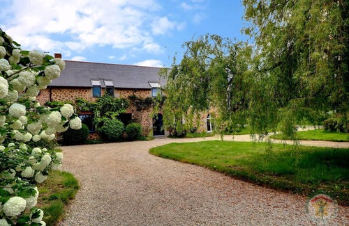 Javene House | Relax at Lariboisière - JAVENE: Pool, Spa & Family-Friendly
