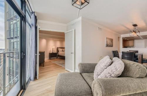 LoDo House | Larimer Luxury: Exceptional Amenities, Steps to Attractions