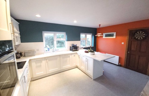 Caragh House | Exceptional Lark Rise Holiday Home with Spa & Pet-Friendly Amenities