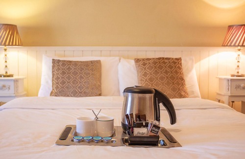 Milltown Bed & Breakfast | Guest Rated: Larkins Pub Restaurant and B&B with Kitchen