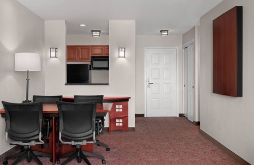 East Roseville Parkway Hotel | Ideal All-Suite Retreat at Larkspur Landing Roseville