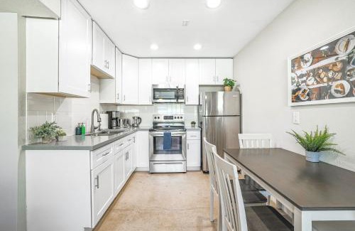 Camelback East Apartment | Experience LaRocco On Turney Biltmore: Pet Friendly & 4-Star Stay