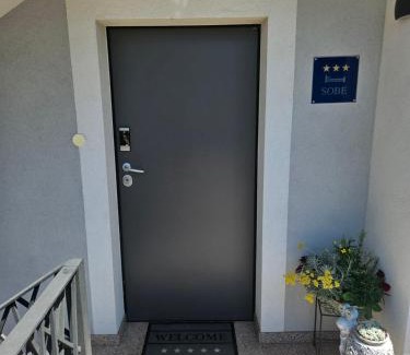 Zagreb House | Cozy LaRoom with Free Parking & Breakfast Included