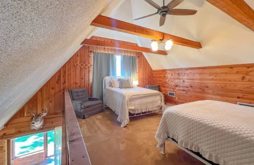 Donalsonville Cabin | Waterfront Getaway at Larry's Landing - Rated 10/10!