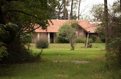 Gualeguay House | Discover Las 4 Auroras: Pet-Friendly Retreat with Pool