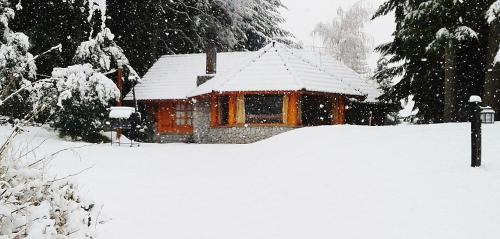 Angostura Ski Chalet | Experience Las Bahías: Guest Rated 10/10 & Family-Friendly