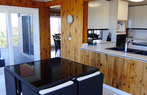 Great Exuma House | Guest Rated 10/10: Las Breezes Villa with Private Beach Access