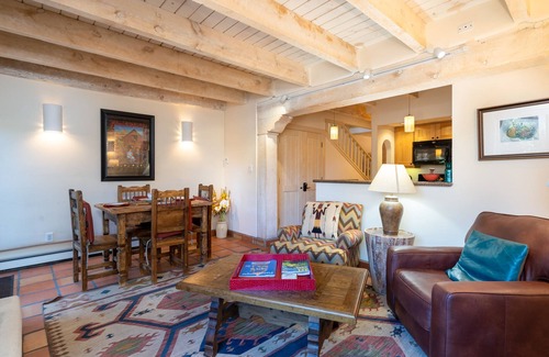 South Capitol Condo | Discover Las Brisas 24: Cozy Downtown Condo with Fireplace