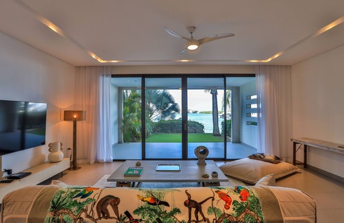 Cole Bay Apartment | Relax at LAS BRISAS: Poolside Retreat with Breakfast Included