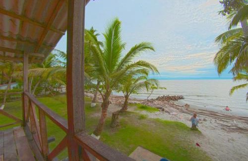 Necocli House | Cozy Las Cabañas de Mario: Oceanfront Bliss Awaits