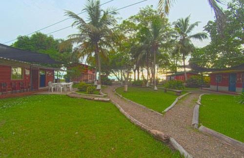 Necocli House | Cozy Las Cabañas de Mario: Oceanfront Bliss Awaits