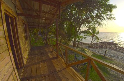 Necocli House | Cozy Las Cabañas de Mario: Oceanfront Bliss Awaits