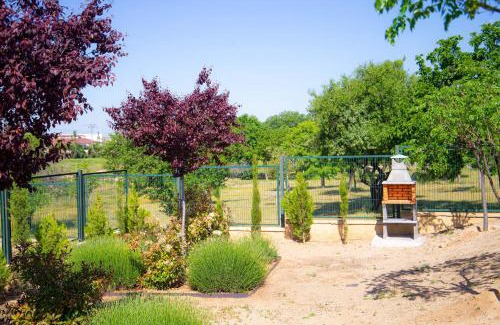 Guadamur Apartment | Pet-Friendly Retreat at Las Casitas de Guadamur