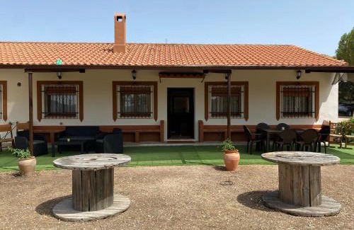 Villaviciosa de Cordoba House | Experience Las Chorreras del Orejón: 4-Star Family Retreat