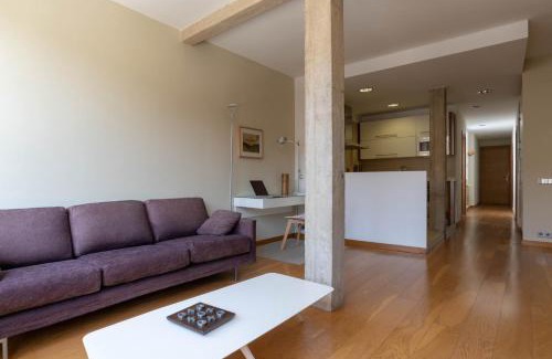 Logrono City Centre Apartment | Explore Las Columnas: Family-Friendly with Parking Access