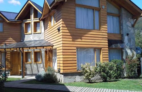 Lanin National Park House | Idyllic Las Cuatro Estaciones: Oceanfront Escape with Hot Tub