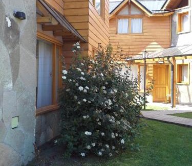 Lanin National Park House | Idyllic Las Cuatro Estaciones: Oceanfront Escape with Hot Tub