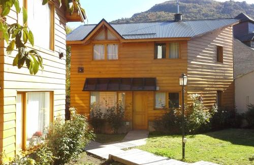 Lanin National Park House | Idyllic Las Cuatro Estaciones: Oceanfront Escape with Hot Tub