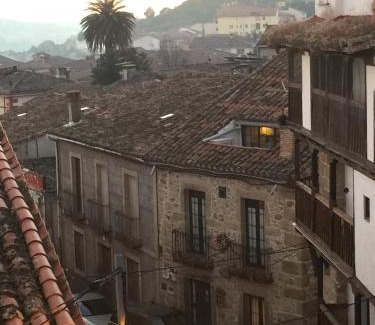 Piedralaves House | Pet-Friendly Retreat at Las Cuatro Calles with 9/10 Rating