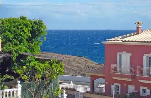 Arenas del Mar House | Las Dunas 2: Cozy Retreat with Pool & Ocean Views