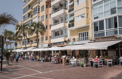 Las Palmas de Gran Canaria Apartment | Oceanfront Las Palmas Lighthouse Apartment - Perfect for Families
