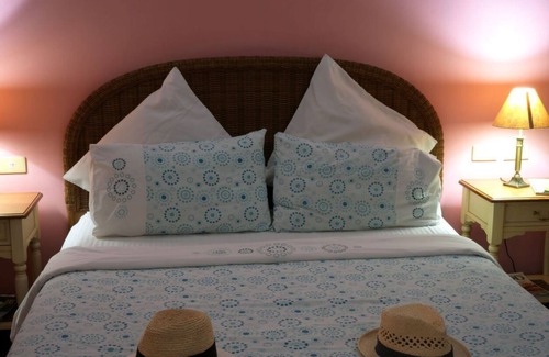 Catmon Hotel | Charming Las Flores Country & Beachside Hotel with Pool
