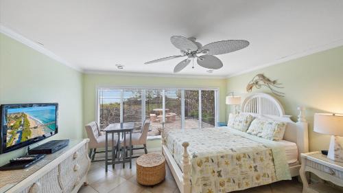 Longboat Key Apartment | Experience Oceanfront Bliss at Las Hermanas 4 Hotel