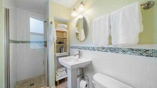 Longboat Key Apartment | Experience Oceanfront Bliss at Las Hermanas 4 Hotel