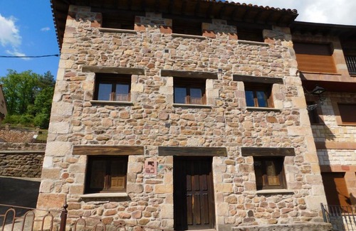 Valle de Valdelaguna House | Pet-Friendly Retreat at Las Hoyas I y II - Rated 9/10