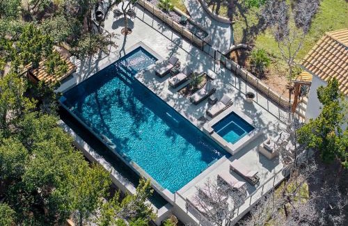 Spicewood Apartment | Explore Las Luces: Pet-Friendly Retreat with Pool & Hot Tub