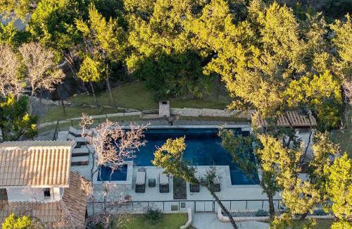 Spicewood Apartment | Explore Las Luces: Pet-Friendly Retreat with Pool & Hot Tub