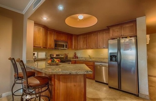 Zona Hotelera Condo | Indulge in Las Mananitas: Ocean View Condo with Spa & Pool