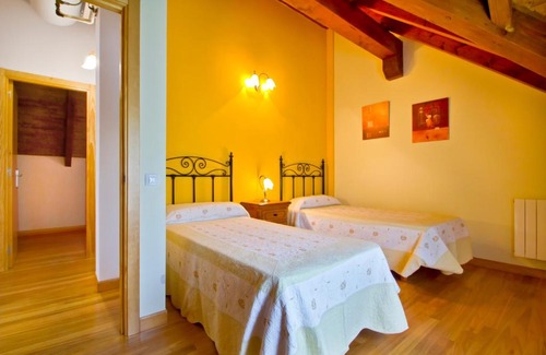 Munorrodero House | Discover Family-Friendly Comfort at Las Mayuetas Hotel