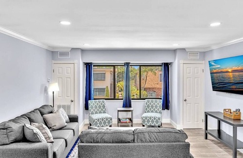Nurmi Isles Apartment | Elegant Las Olas 2BR Apartment with Pool & Pet Friendly