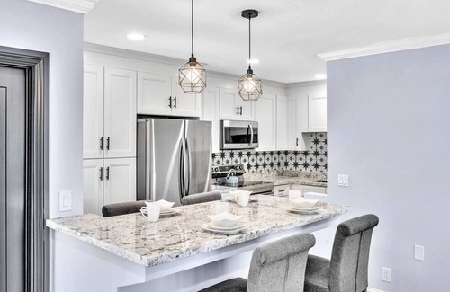 Nurmi Isles Apartment | Elegant Las Olas 2BR Apartment with Pool & Pet Friendly