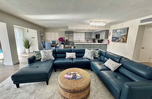 Hendricks and Venice Isles House | Las Olas Waterfront Escape-Great Duplex for 6 Pool