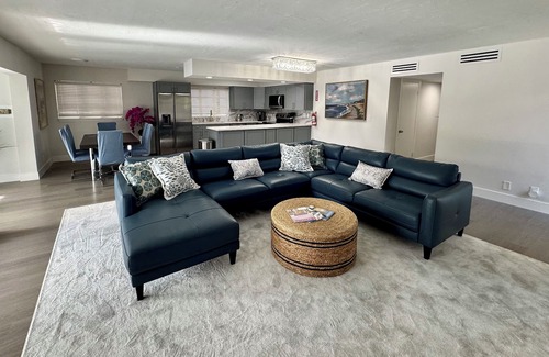 Hendricks and Venice Isles House | Las Olas Waterfront Escape-Great Duplex for 6 Pool