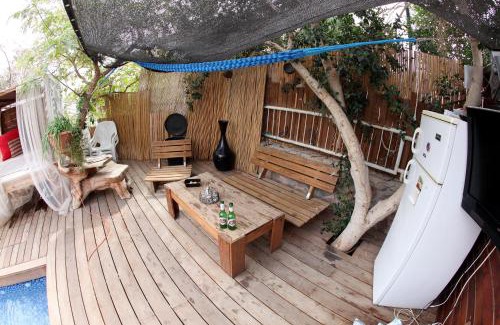 Eilat Apartment | Experience Las Palmas: Oceanfront Paradise with Pool & Pets