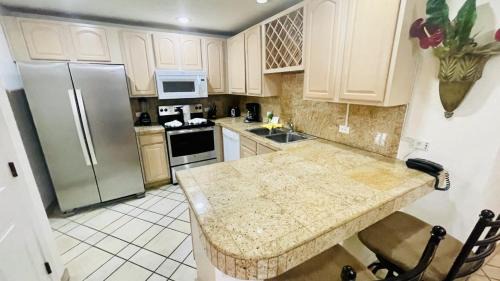 Puerto Penasco Apartment | Guest Rated 10/10: Las Palmas Resort with Oceanfront Pool