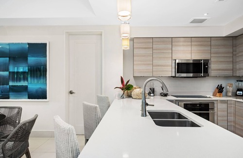 Herreras Condo | Experience Las Palmeras: Oceanfront 3 Bedrooms Villa Retreat