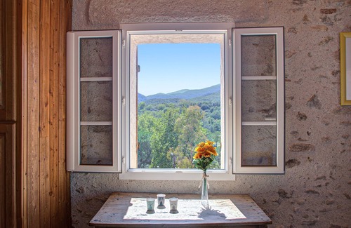 Maureillas-Las-Illas House | Scenic Las Piernas: Renovated Home with Mountain Views