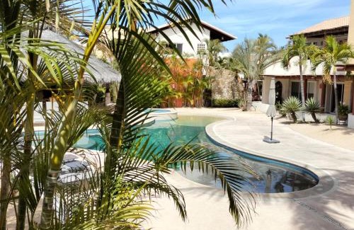 Campo de Golf Fonatur House | ```html
Inviting Guest Houses in San José del Cabo with Pool Access
```
