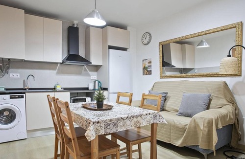 El Raval Apartment | Discover Las Ramblas Barcelona: Family-Friendly Retreat